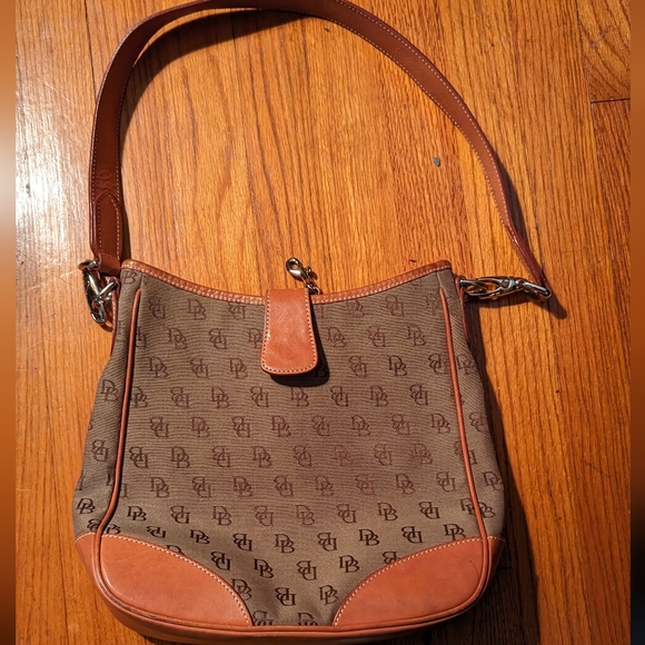 Dooney & Bourke Handbags - Dooney and bourke khaki purse